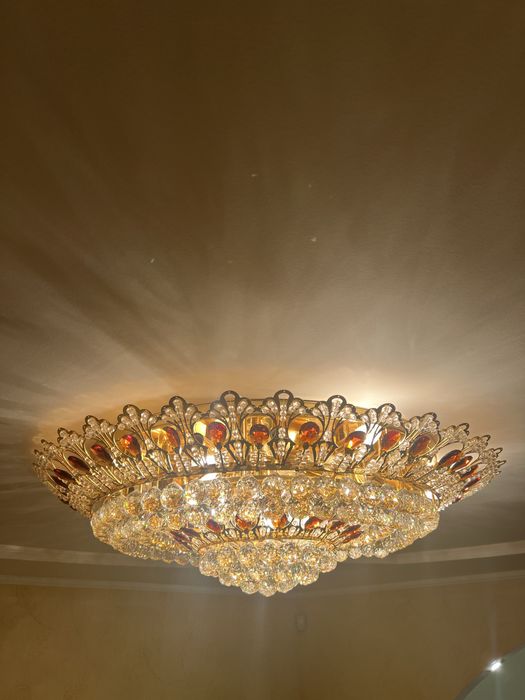 Кришталева люстра у класичному стилі