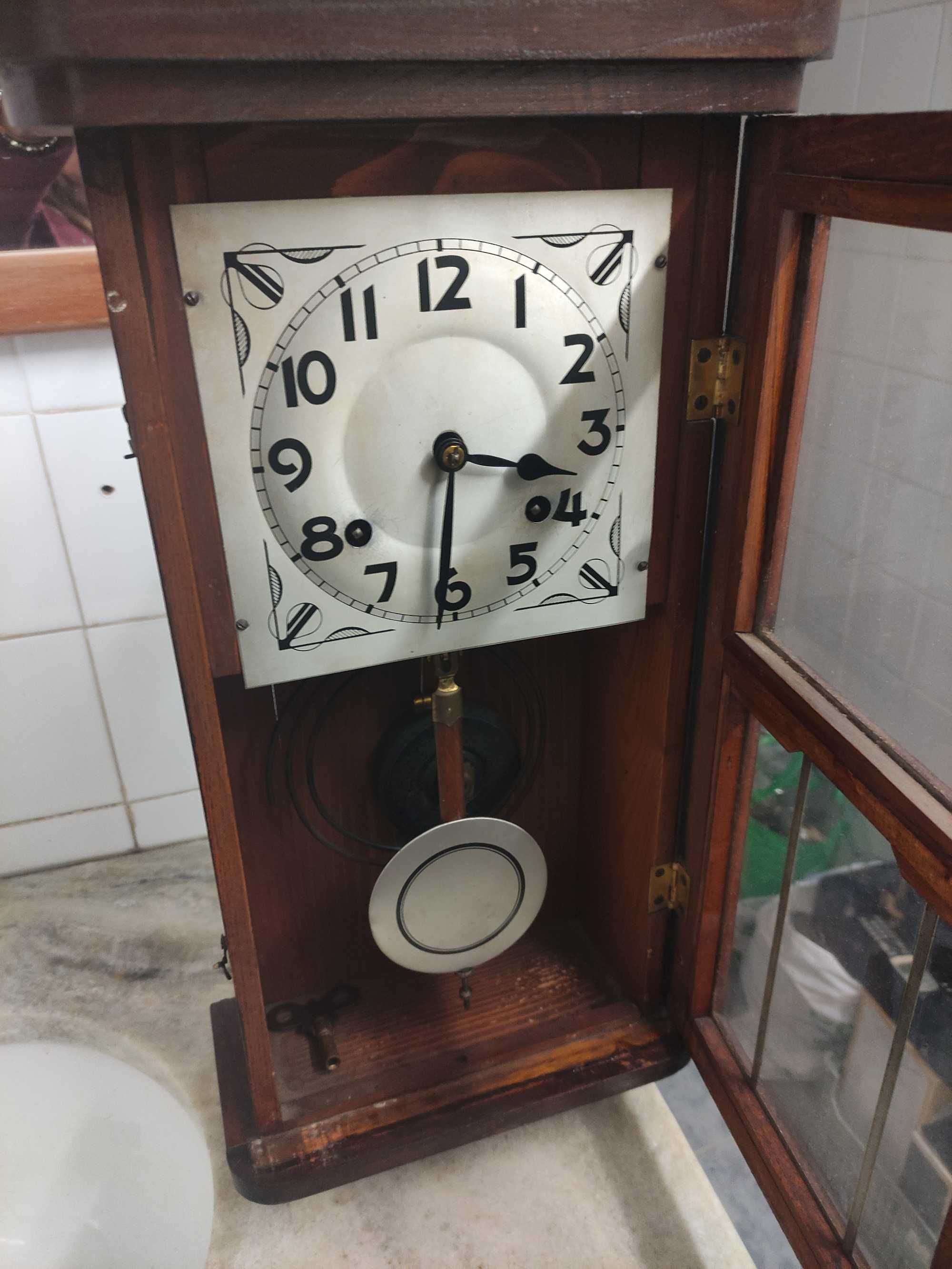 Relógio de Parede, com pêndulo, Reguladora, Modelo Bie.