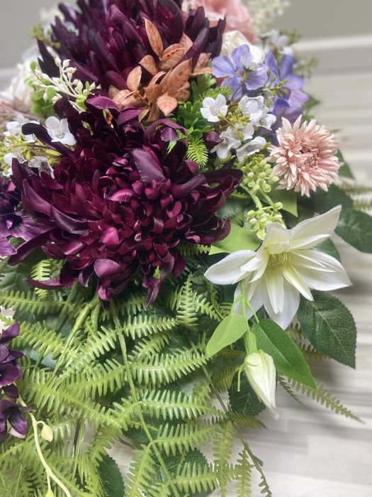 Kompozycja kwiaty sztuczne cmentarz