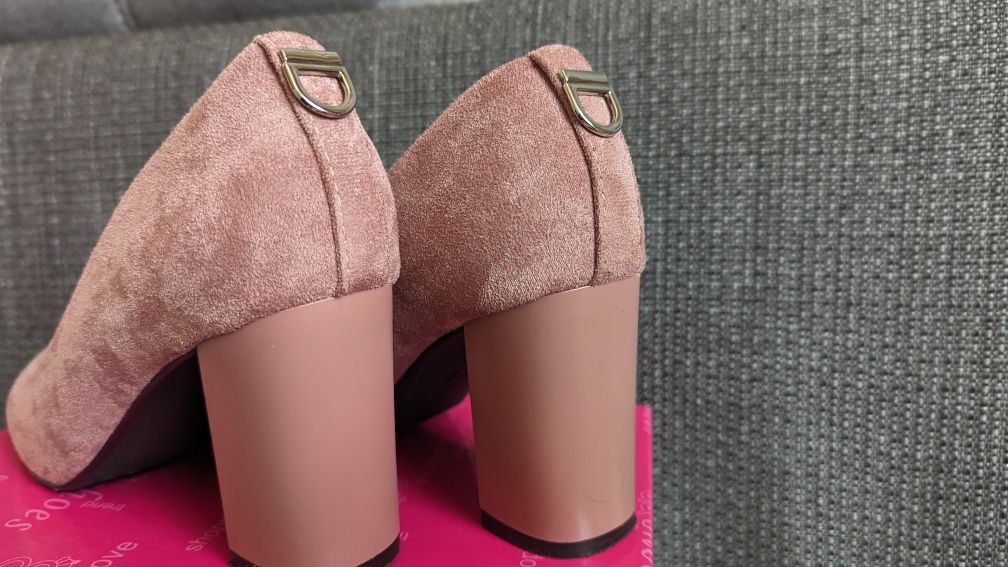 Рожеві туфлі (39 розмір)