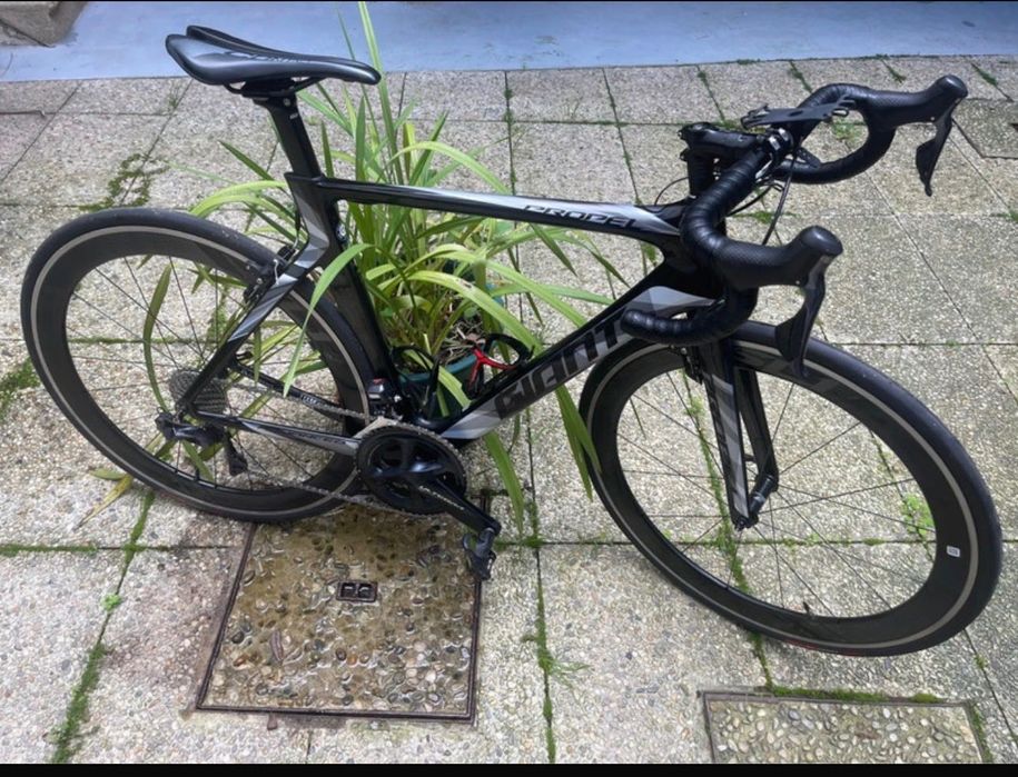 Bicicleta Aero Giant Propel Advanced 0 2018 em Carbono