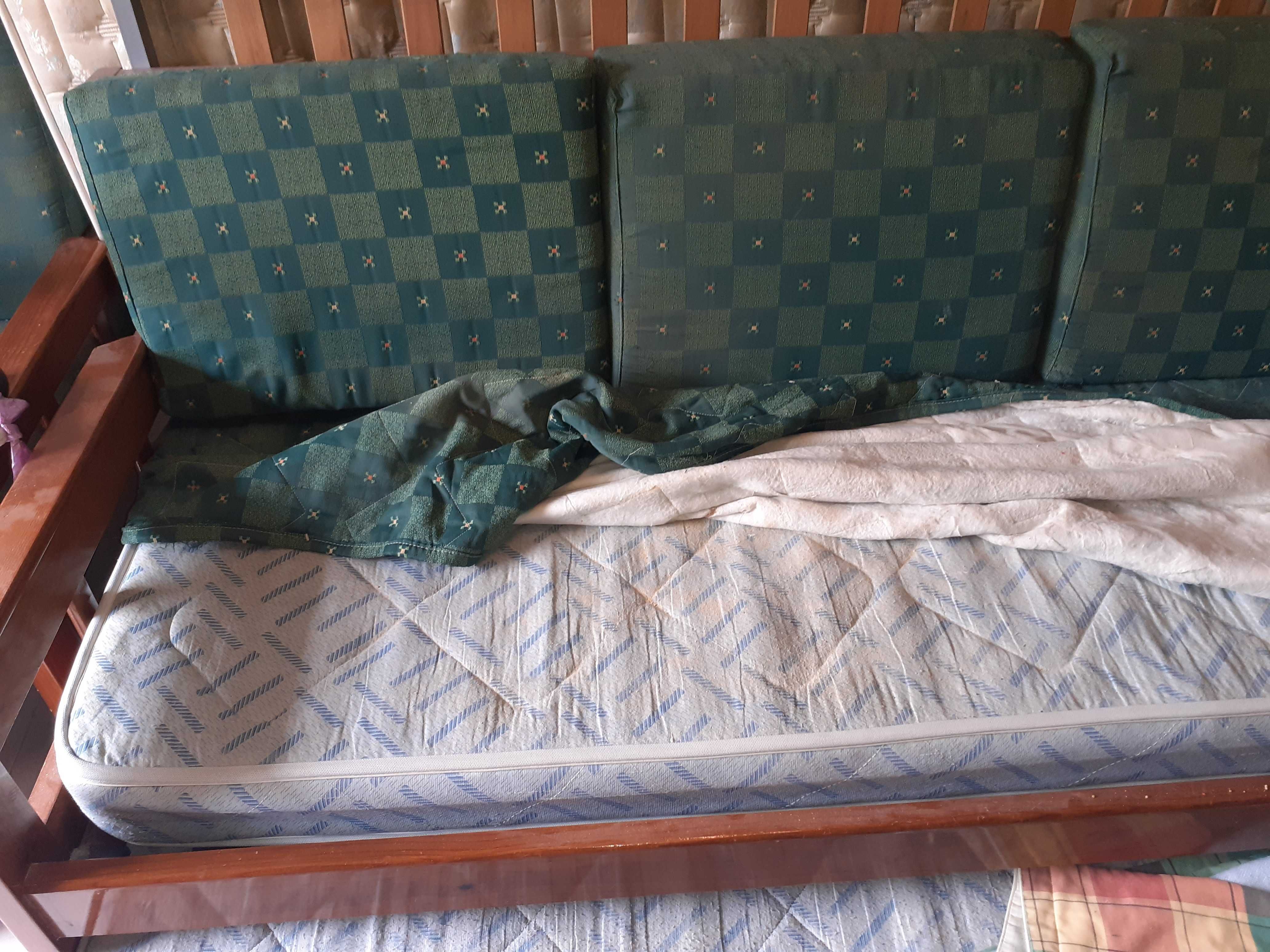 Sofa com 2 camas e poltrona