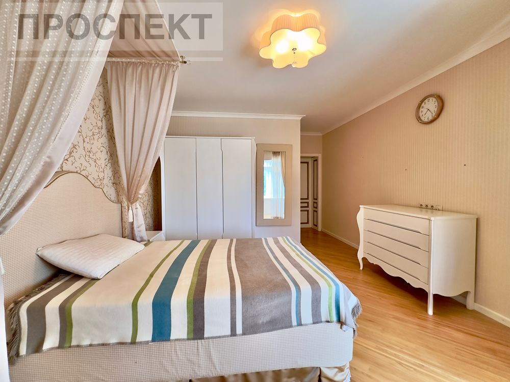 Продаж 4-х кімн.квартири з Авторским ремонтом вул. Петропавлівська .