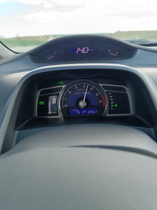 Honda Civic VIII hybrid 1,3 ima варіатор 4D