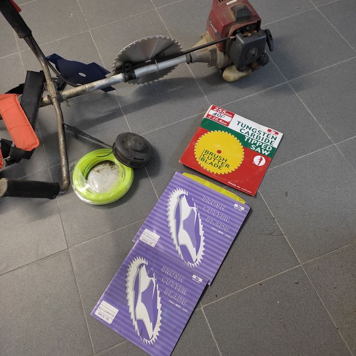 Roçadora Kawasaki a gasolina