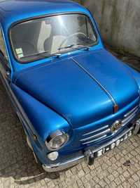 Fiat 600d com as portas ao contrario