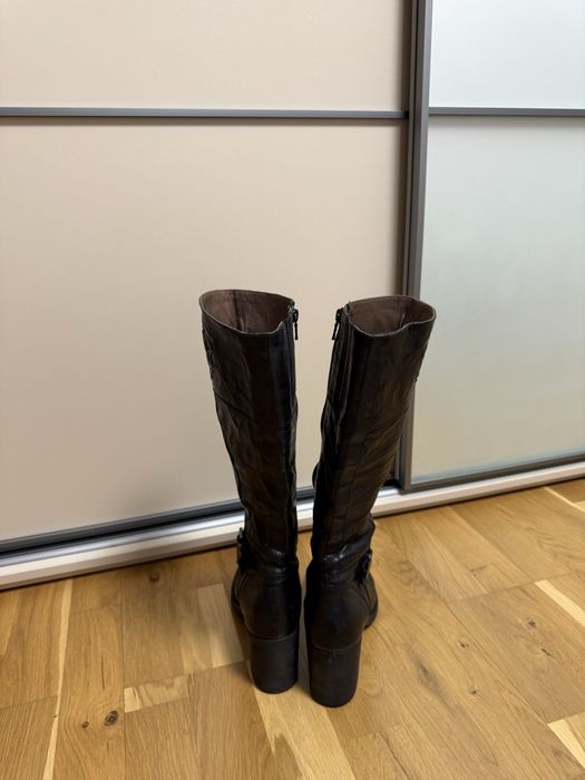 Чоботи . Італія . Чорні шкіряні  на зручному каблуку