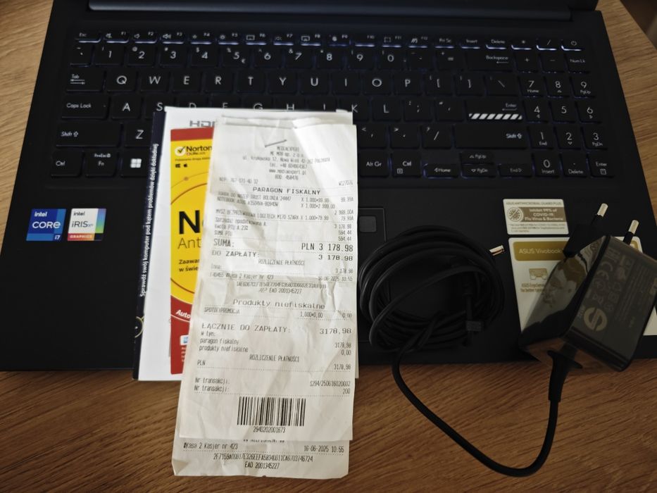 Laptop Asus Vivobook a1504 , i7 1335u, 16/512 jak nowy gwarancja