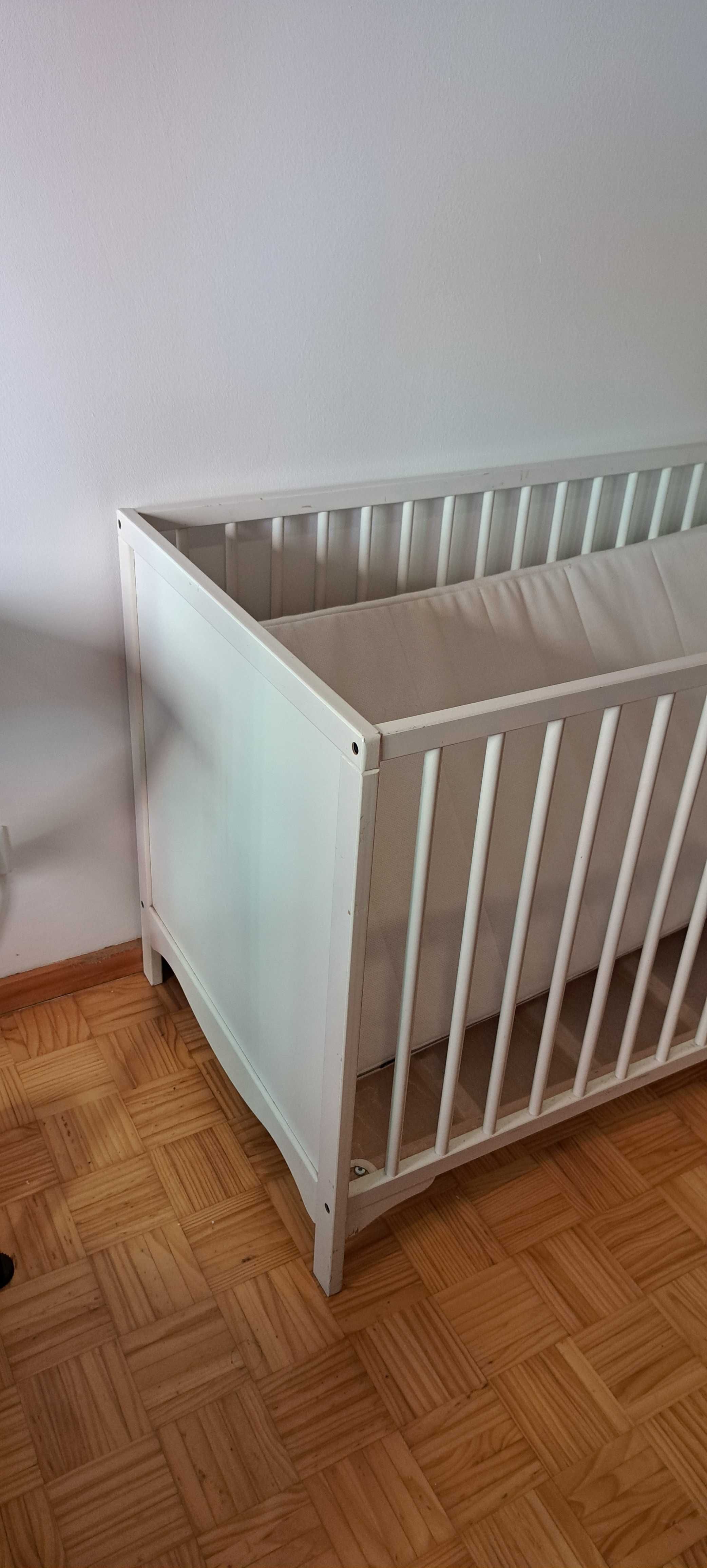 cama de bebé (berço)