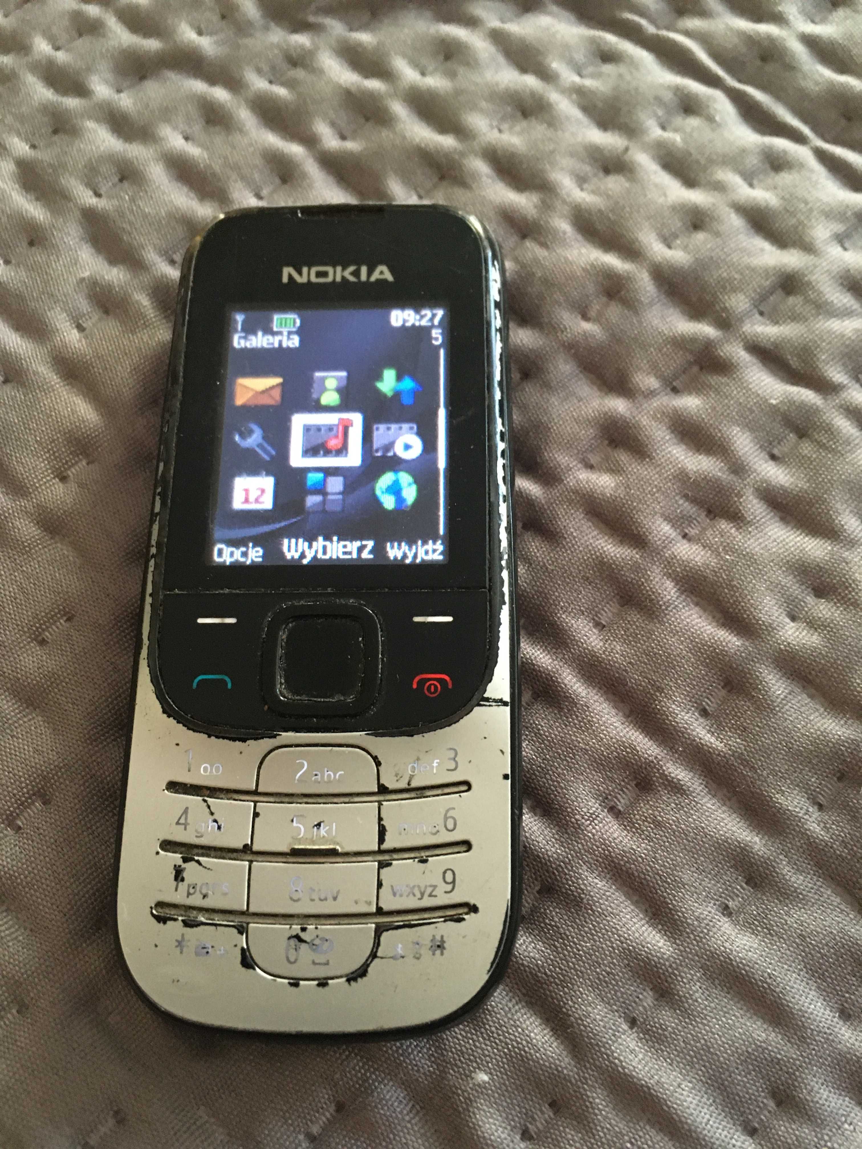 Nokia 2330c-2 z dwoma oryginalnymi bateriami