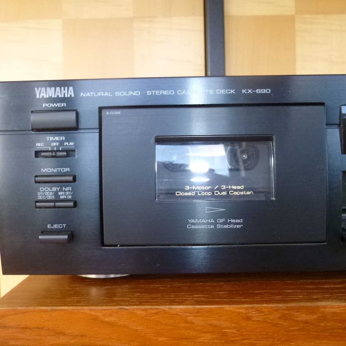 Leitor de cassetes YAMAHA KX 690