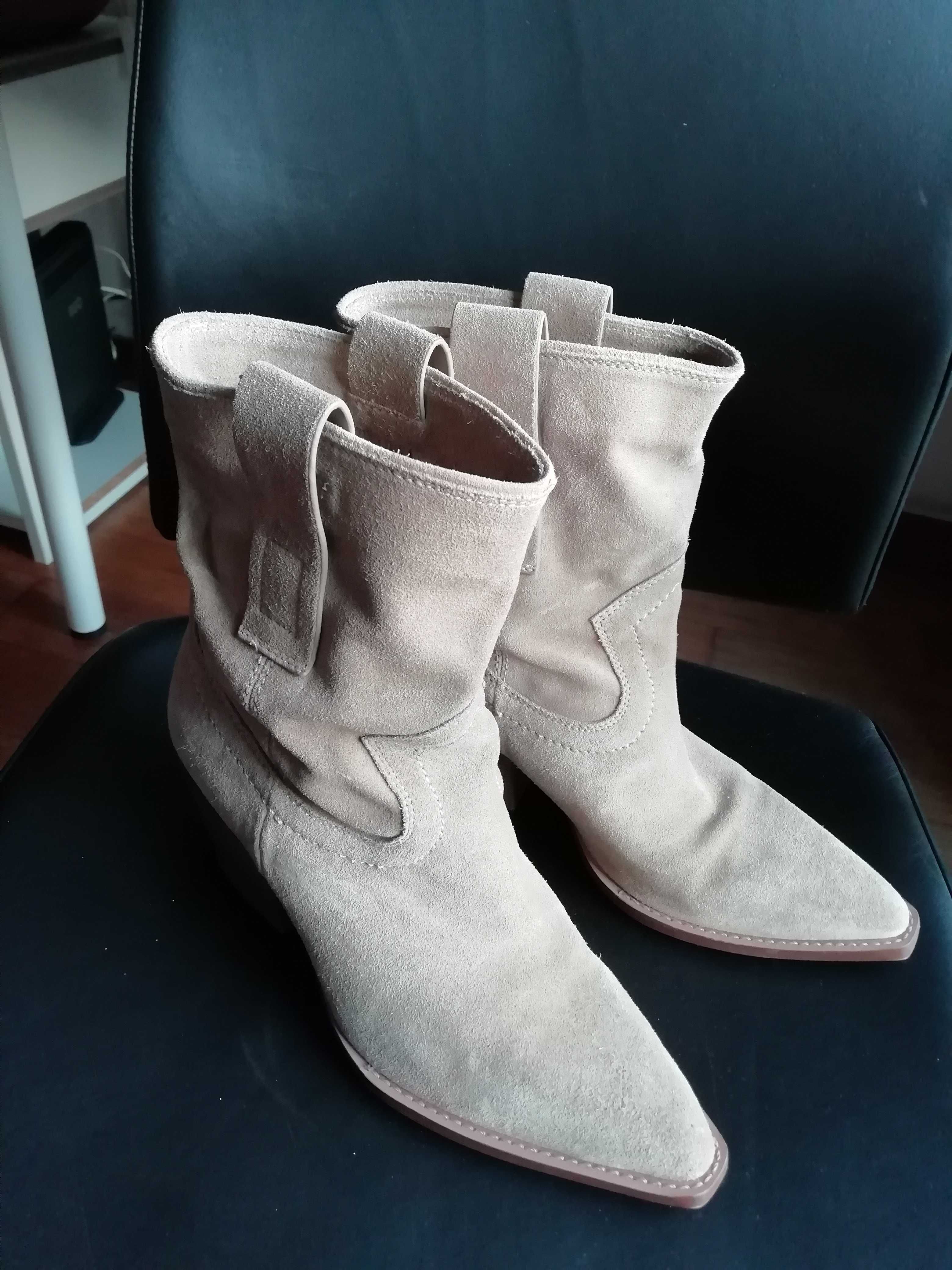 Botas  em Pele Zara