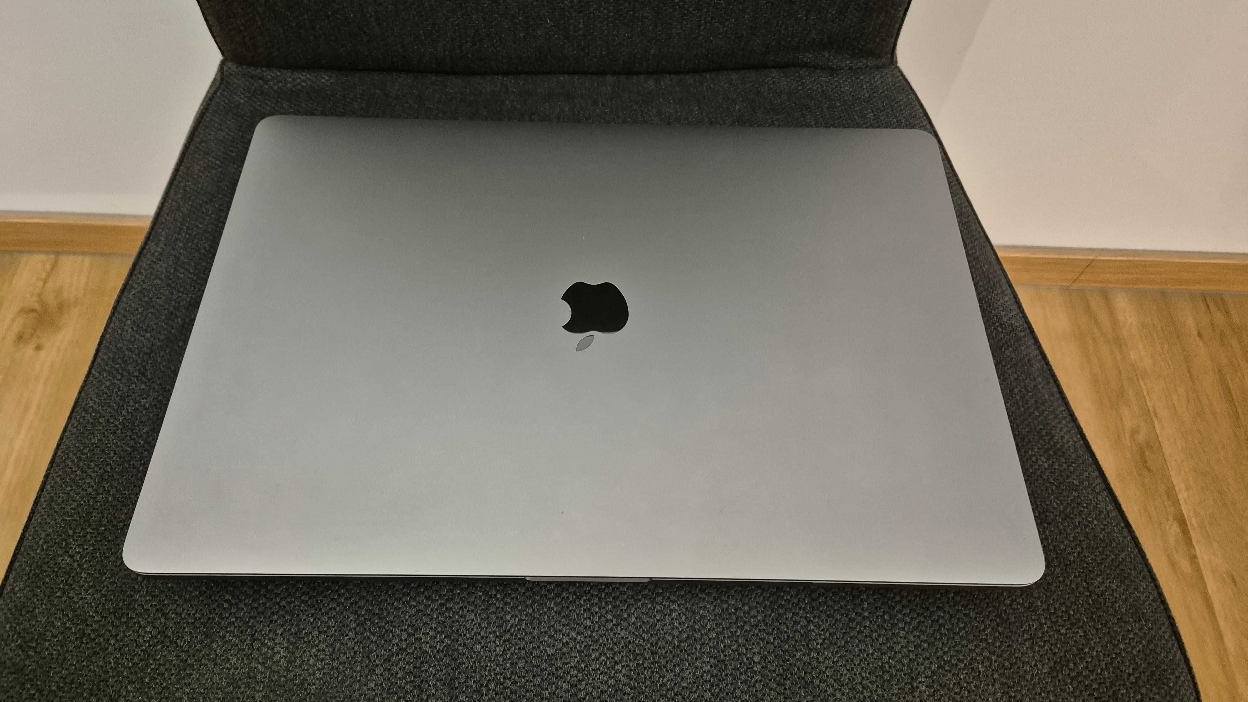 MacBook Pro 16" 2019 / Core i9 / Radeon Pro / 64GB / 1TB / Jak nowy