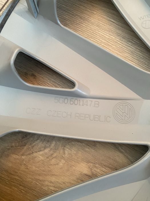 Ковпаки,колпаки оригінальні Вольксваген R16 4шт.