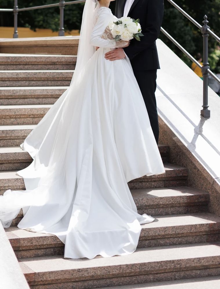 Весільна сукня бренду LuceSposa