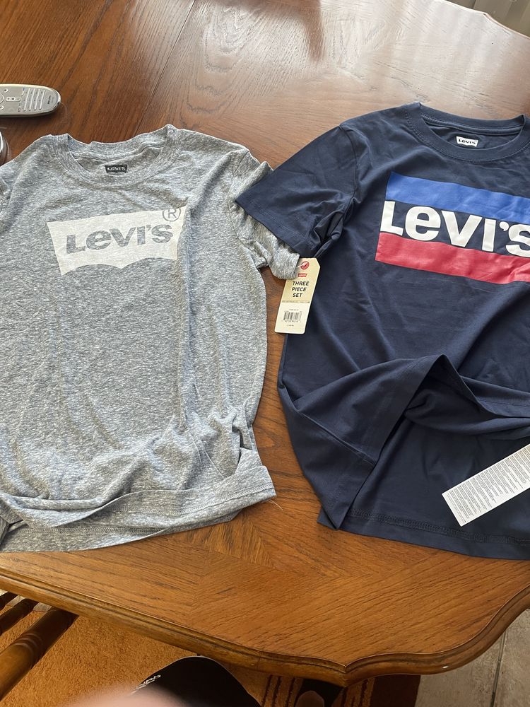 Levis футболки нові