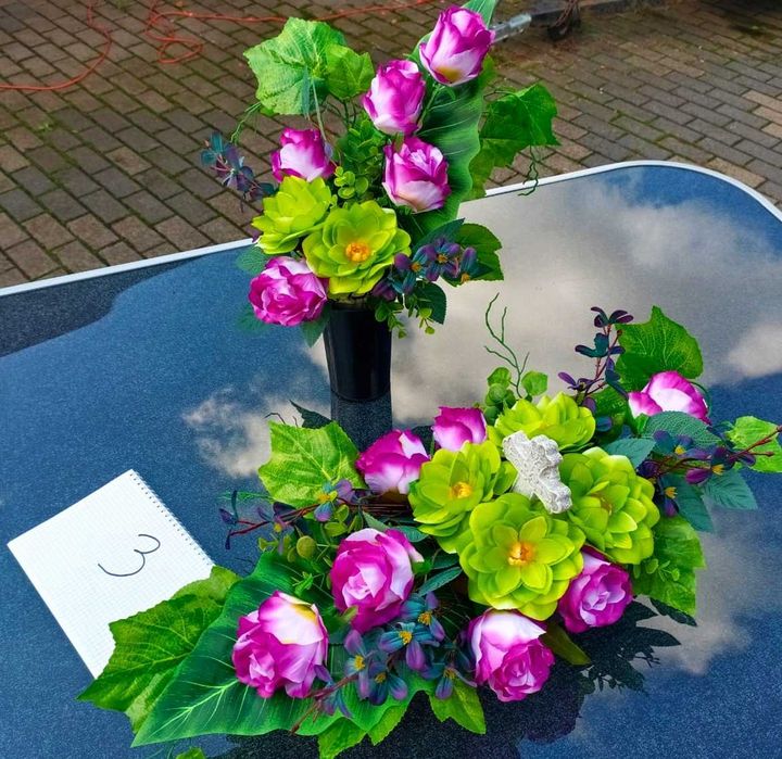 Różne Stroiki na cmentarz,na pomnik wazonu, róż, burgund,zieleń drewno