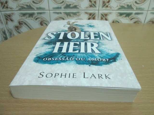 Stolen Heir
Obsessão ou amor?
Livro 2
de Sophie Lark (Oferta portes)