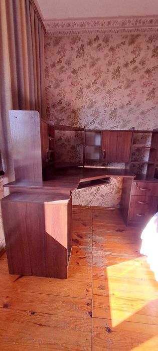 Стіл компьютерний з полицями і тумбочкою (кутовий)