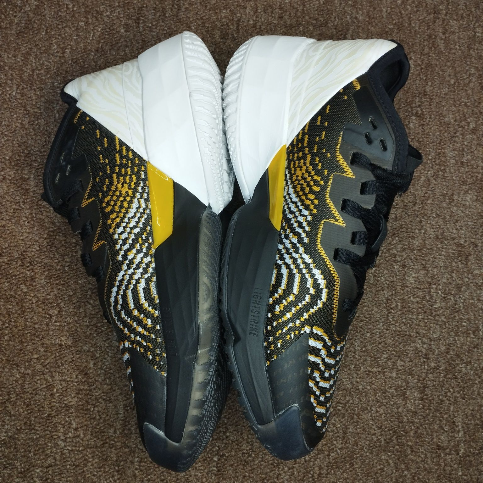 Баскетбольні кросівки Adidas DON Issue 4