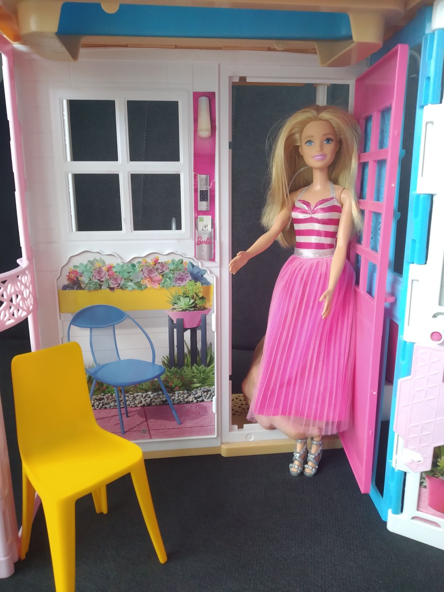 Barbie, 2-poziomowy domek, zestaw bez lalki