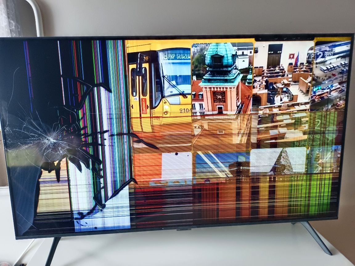 Telewizor Samsung  43 całe uszkodzony matryca  LED UE43AU7192 UHD