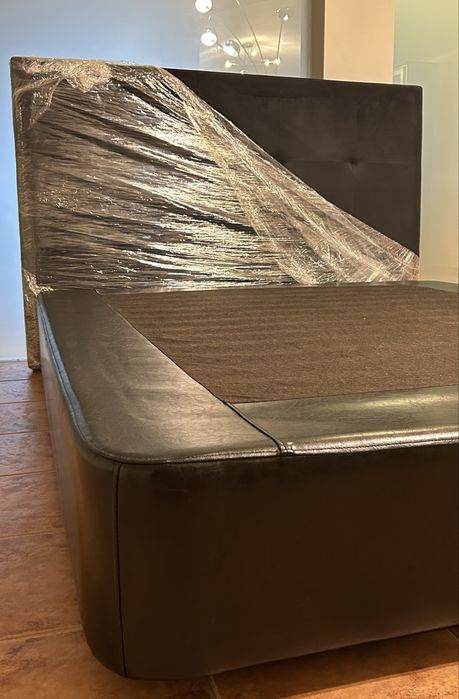 Cama de casal em estilo sumie, mais cabeceira. Semi-nova