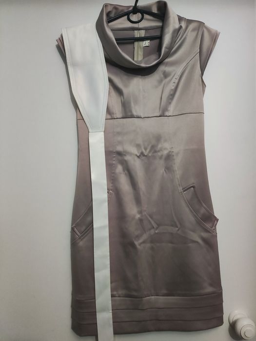 Сукня жіноча в діловому, стриманому стилі