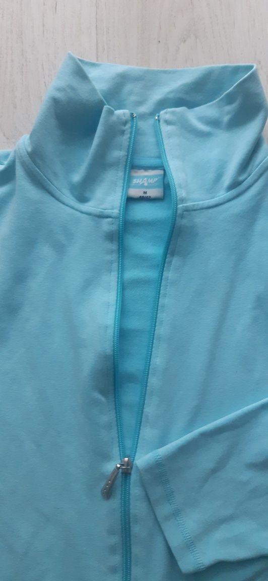 Bluza SHAMP  M zapinana na suwak. Po bokach kieszenie.
