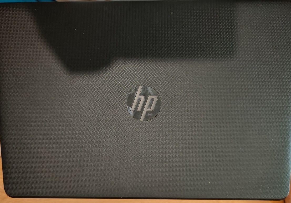 Laptop HP 15-bs008nw z uszkodzonym zawiasem czytaj opis okazja