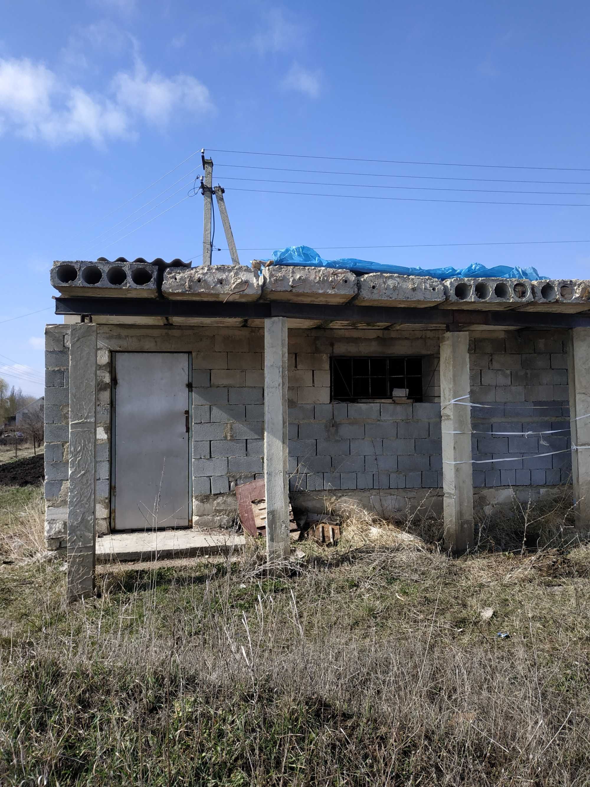 земельна ділянка під забудову з малим будиночком