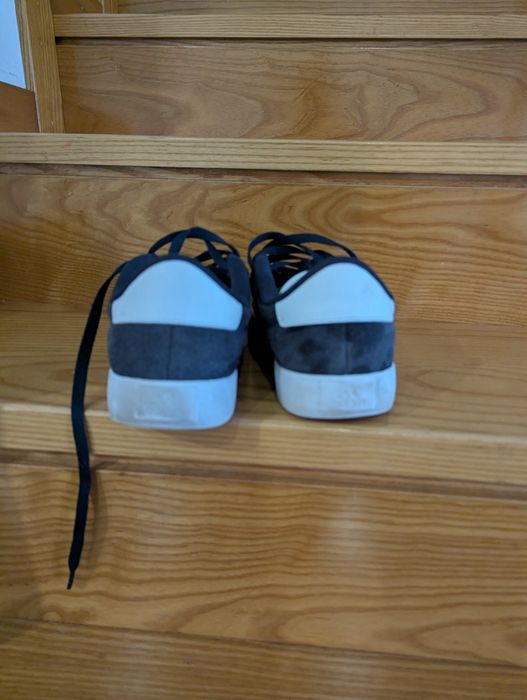 Adidas azuis e brancas. Bom estado. N41