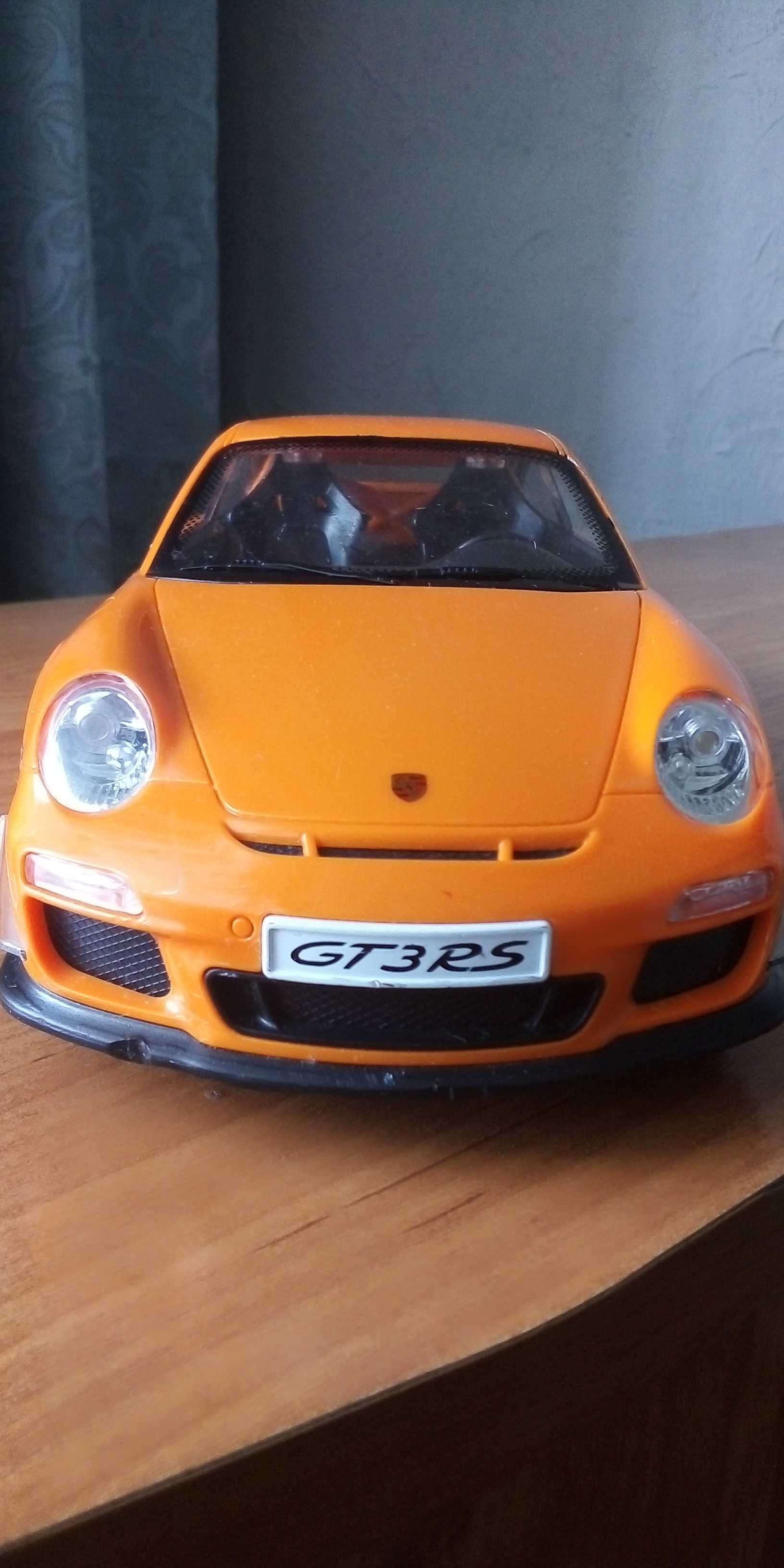 Samochód Porsche GT3 RS na Pilota