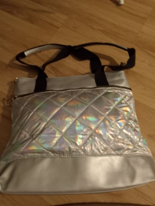 Nowa pikowana torebka listonoszka srebrna opalizująca holo