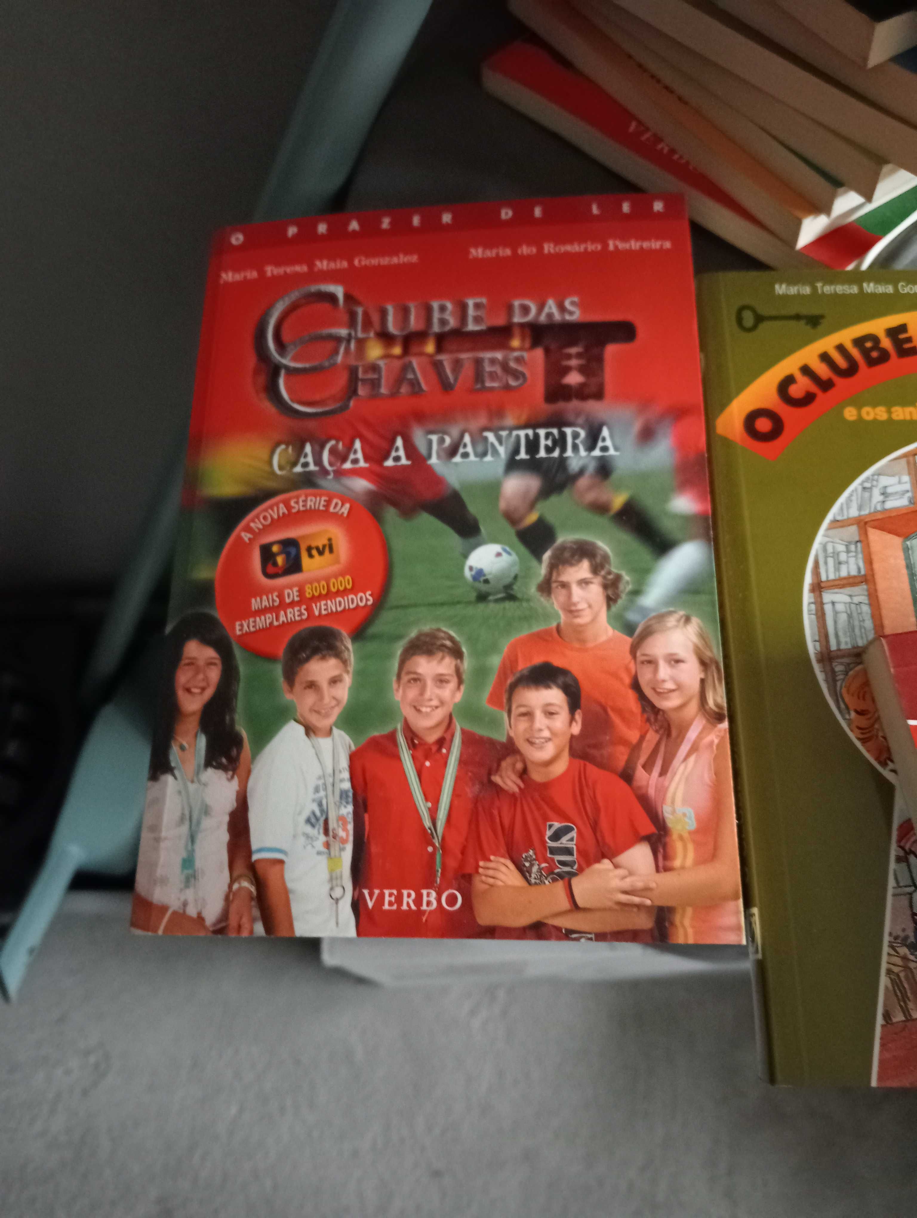 Vendo 4 livros do clube das chaves