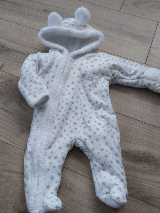 Śliczny kombinezon z uszkami