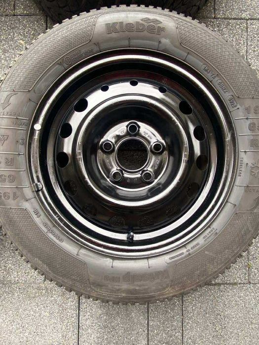 Opony zimowe wraz z kołpakami  15"