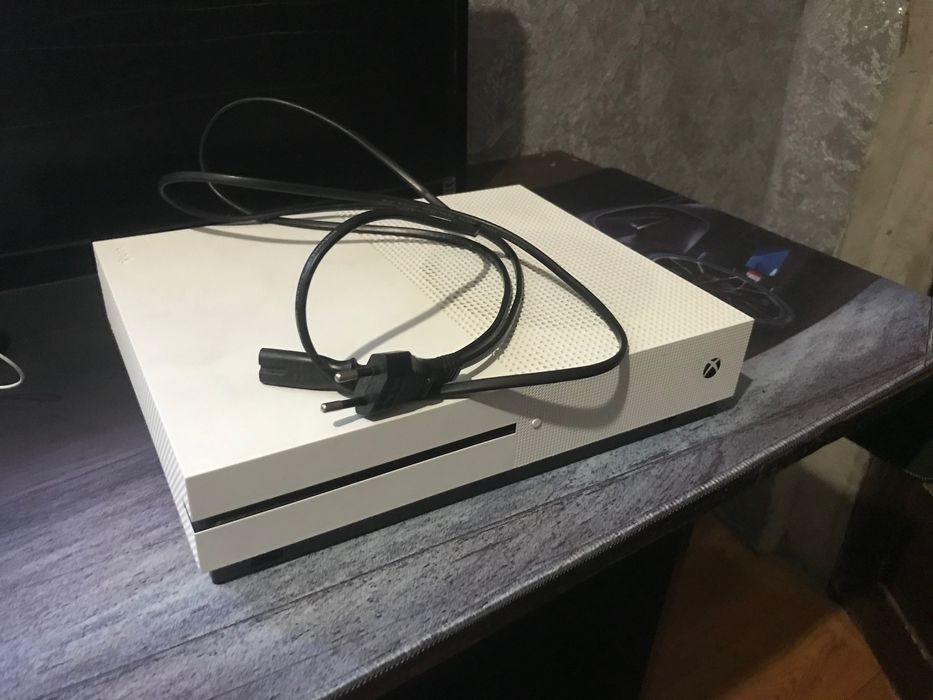 Продам Xbox one s 1T