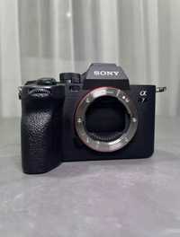 Câmera Sony A7 iv  (A7 4) com caixa e acessórios(Corpo) (COMO NOVO)(