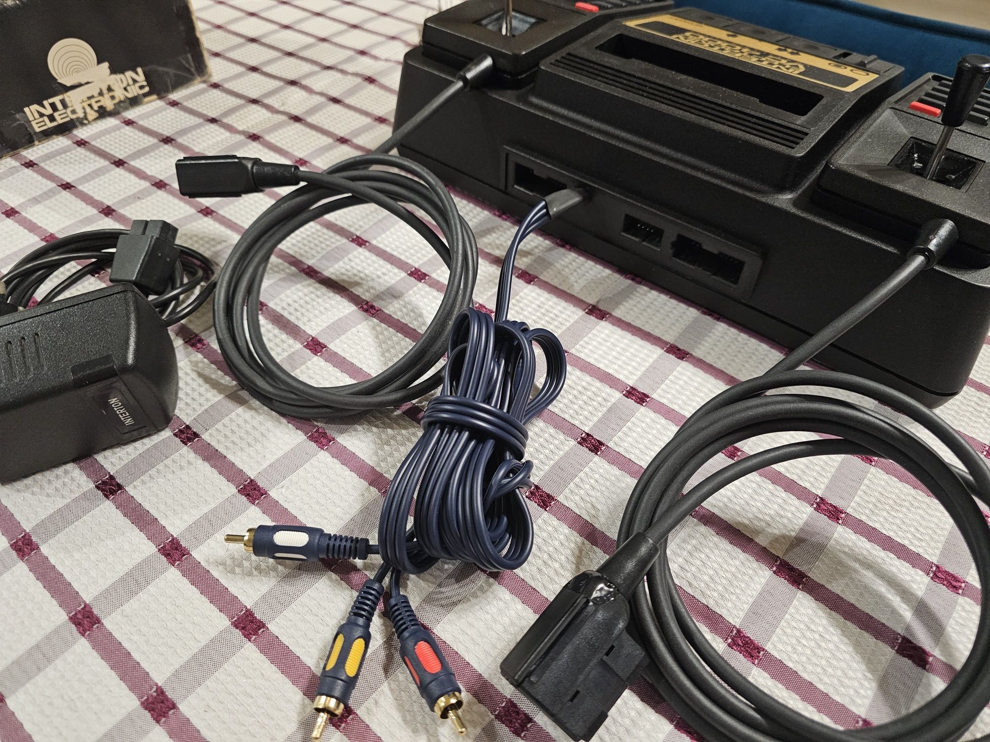 Retro konsola Interton VC4000 + 6 gier