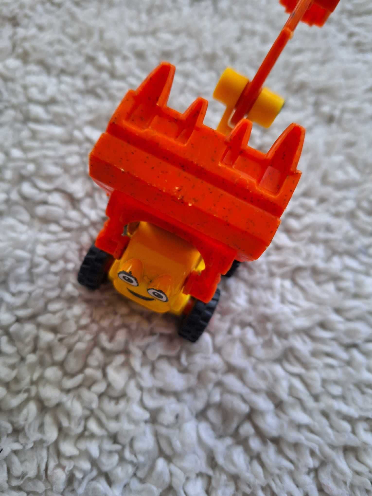 koparko-spychacz: dwa w jednym: metalowo-plastikowa od Mattel