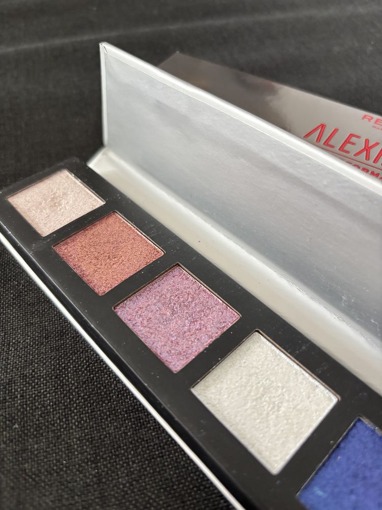 Revolution x Alexis Stone transformation palette paleta cieni pigmenty