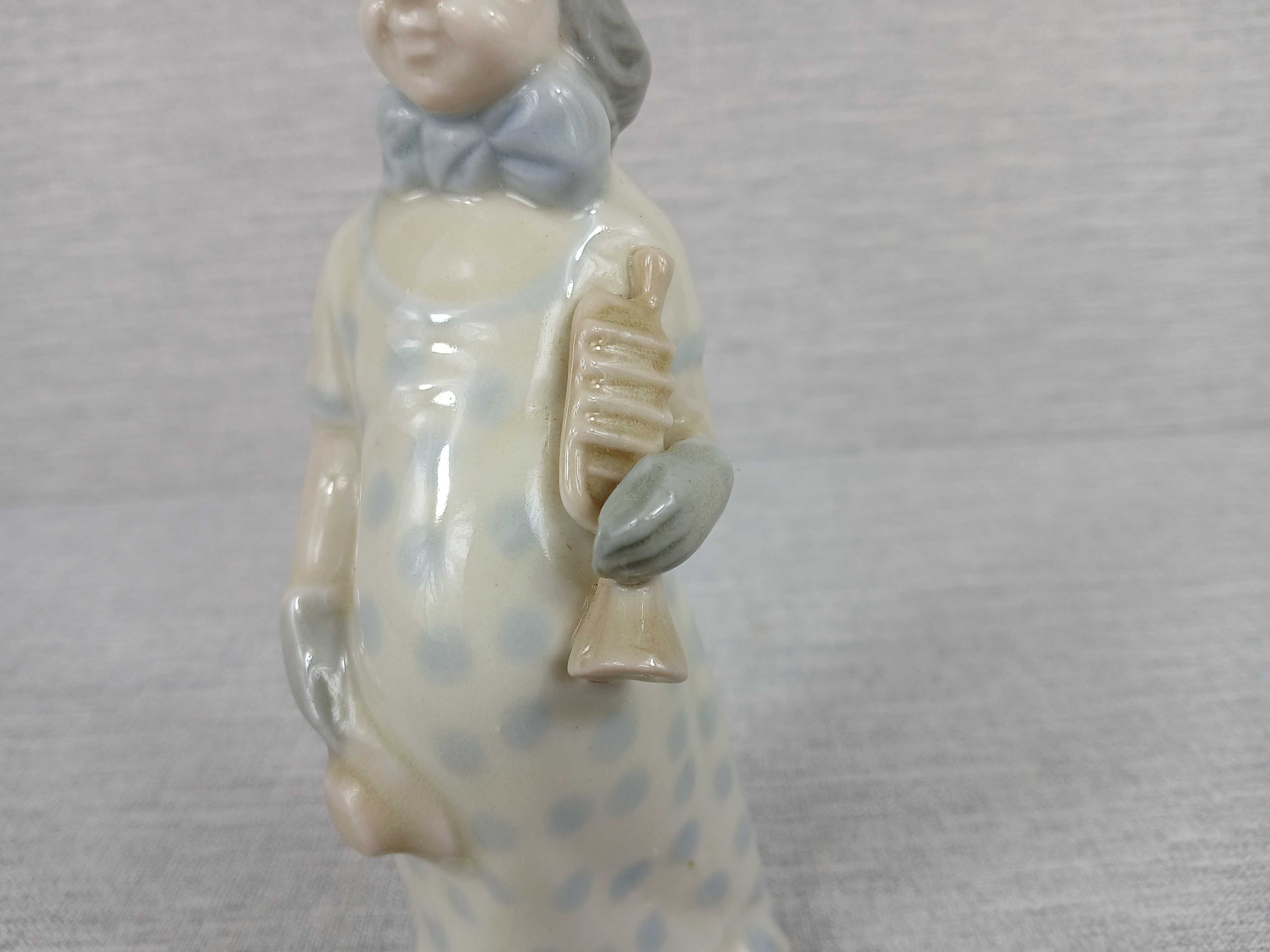 Porcelanowa figura cyrkowego klauna z trąbką Retro Vintage klaun