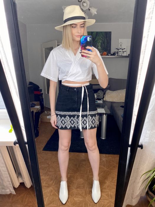 Spódnica jeansowa Stradivarius z haftem etno super wysoki stan