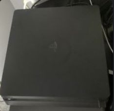 ps4 slim 1TB + 1 comando com caixa como nova