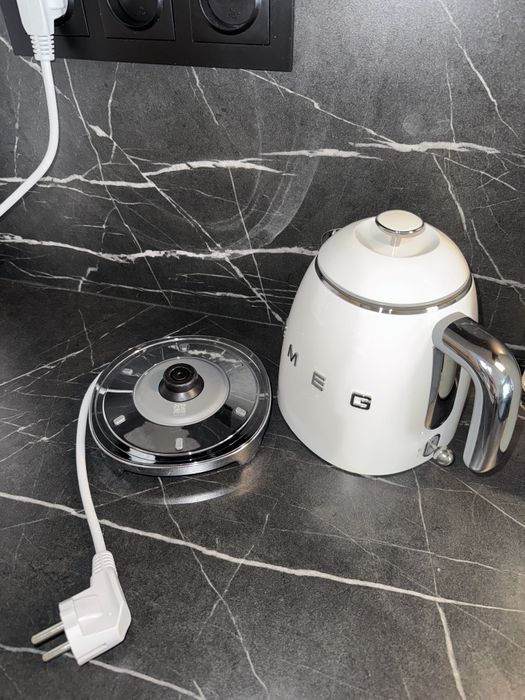 Czajnik Smeg mini 0,8 l biały