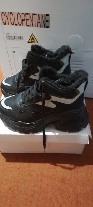 Зимові кросівки 38 р.