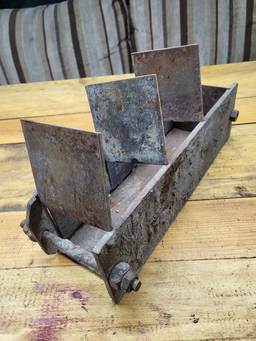 Форма дня изготовления плитки