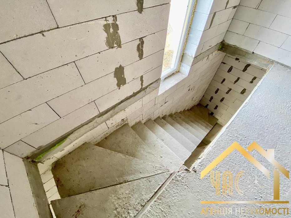 Продаж дуплексу без ремонту 130 м2 у центрі с. Гатне