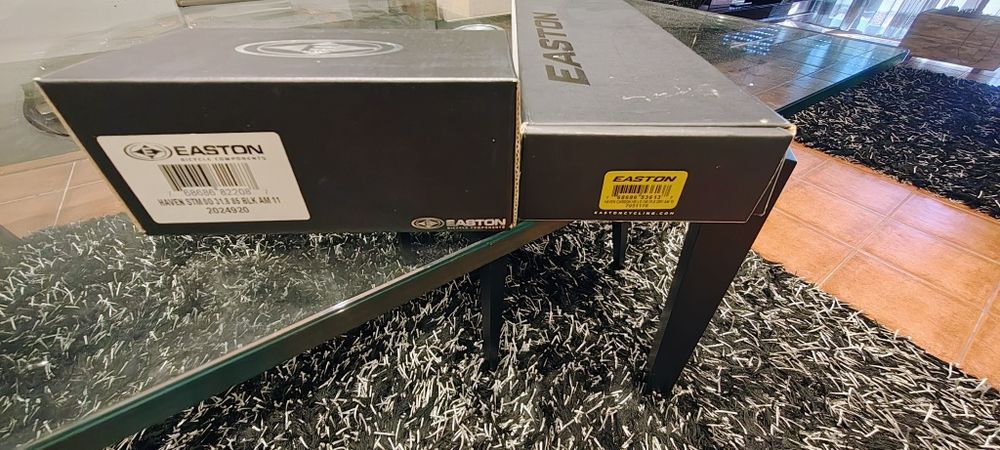 Guiador e avanço em carbono novo em caixa Easton Havenn